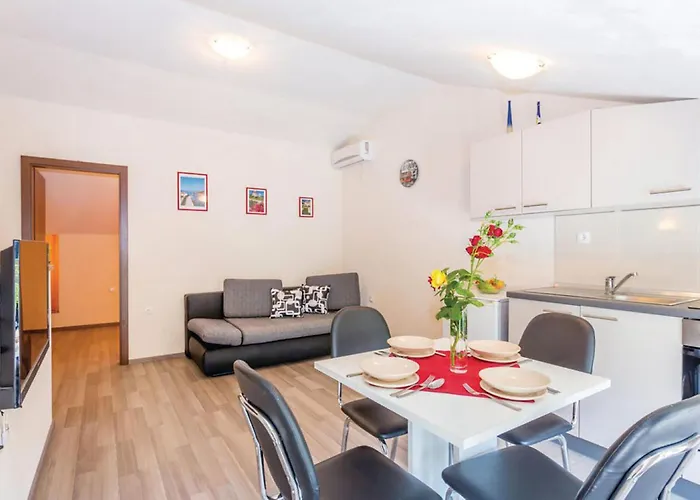 2 Bedroom Beautiful In Apartament Baška