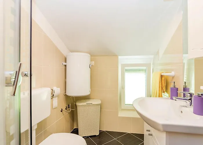 2 Bedroom Beautiful In
