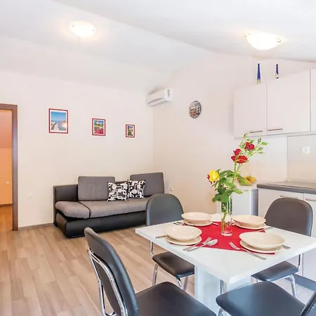 Beautiful In Apartamento Baška